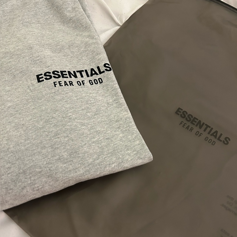 Essentials Fear of God FW24 Light Heather Grey T-shirt (Size L) -NWT, Never Worn